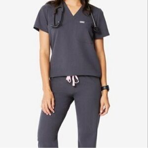Figs Women's charcoal Catarina Scrub top